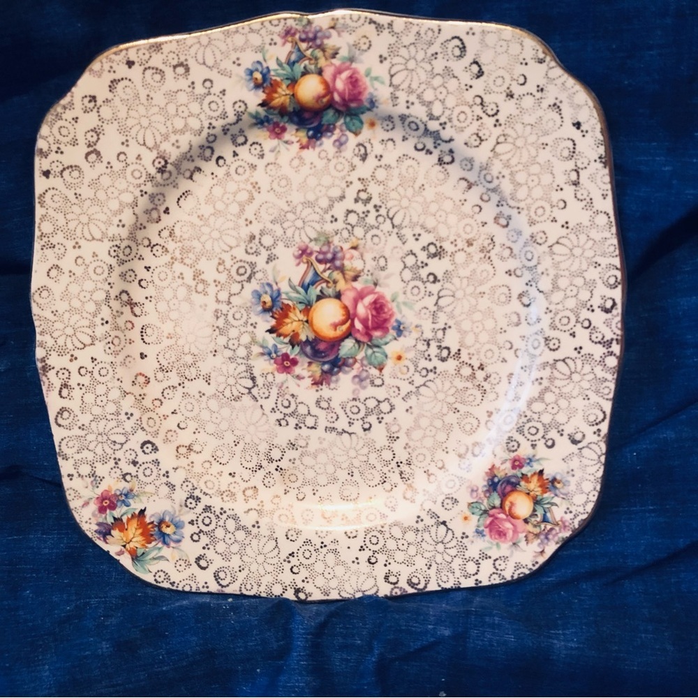 Vintage Hollingshead and Kirkham (H&K) Tunstall Gold Chintz pattern cake plate.